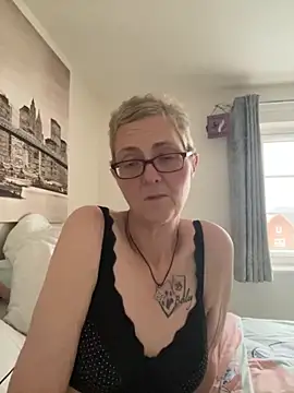 Curvy-Jinx online show from November 1, 3:38 pm