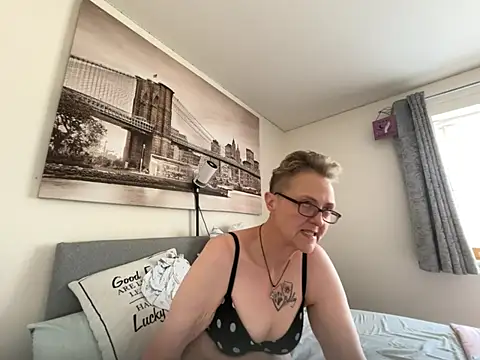 Curvy-Jinx online show from June 30, 12:37 pm