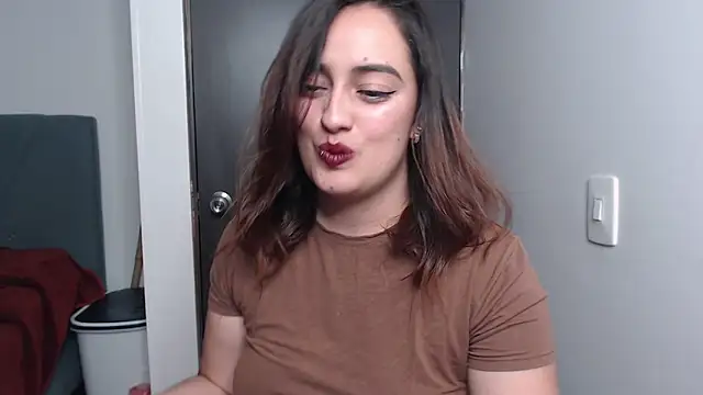 Snapshot of Meggan_n chatting on September 19, 5:50 am Meggan n online show from September 19, 5:50 am