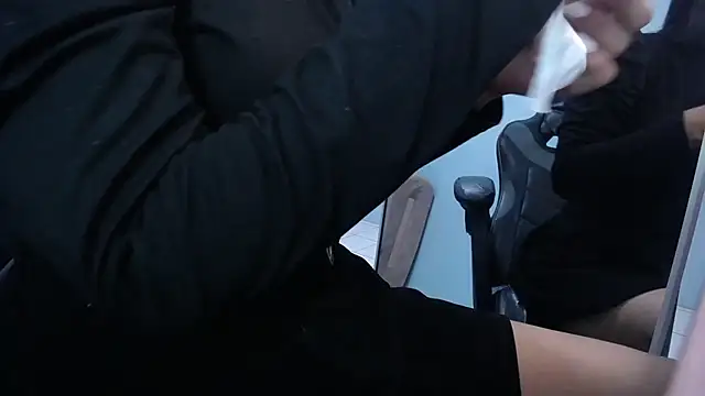 victoria hernandez t  online show from November 19, 1:22 pm