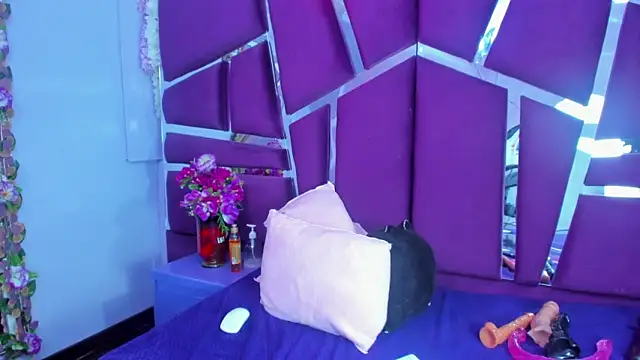 Miaa Davis  online show from February 27, 2:22 am