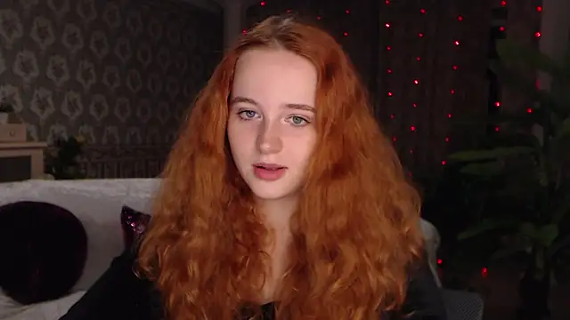 Snapshot of LunaSweet18 chatting on September 9, 1:00 pm LunaSweet18 online show from September 9, 1:00 pm