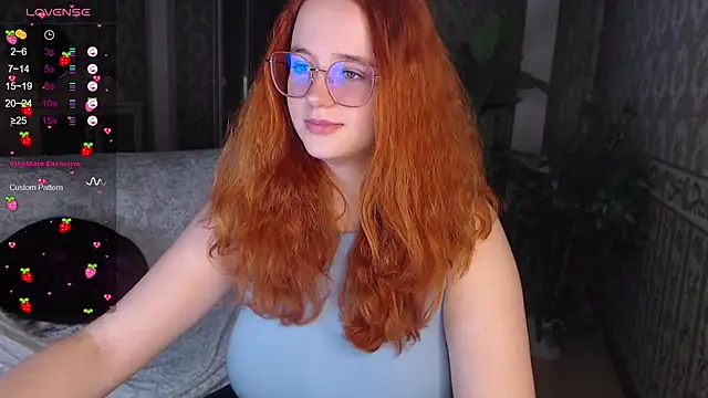 Snapshot of LunaSweet18 chatting on October 15, 1:14 pm LunaSweet18 online show from October 15, 1:14 pm
