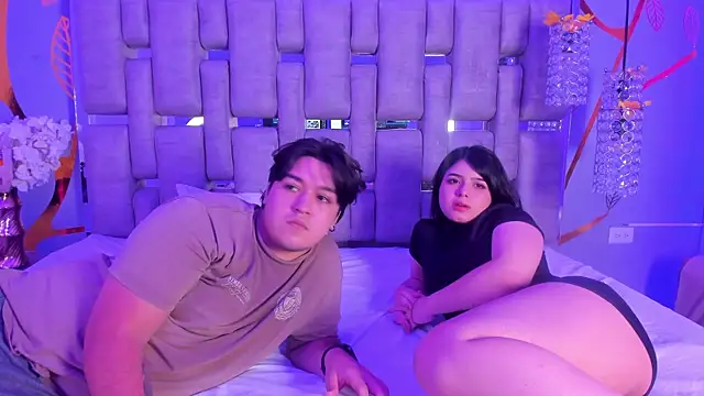 EmilyANDrew  online show from December 3, 4:59 am