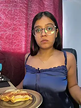 Camila Bustamante online show from June 13, 3:20 pm