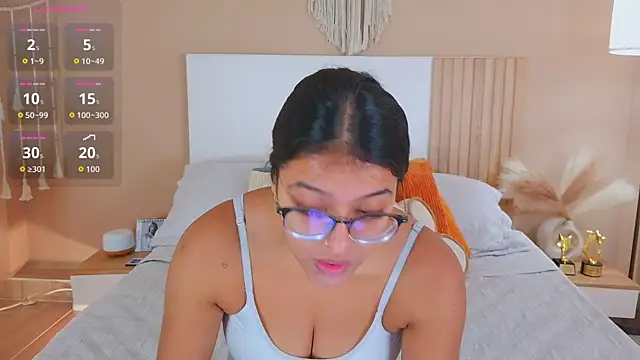 Camila Bustamante online show from July 14, 2:33 pm