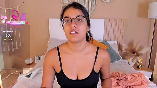 Camila Bustamante online show from July 28, 7:39 pm