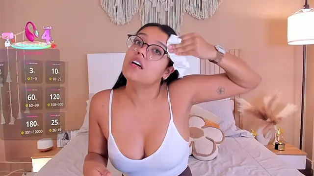 Camila Bustamante online show from August 3, 2:34 pm