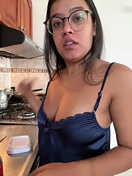 Camila Bustamante online show from June 29, 1:55 pm