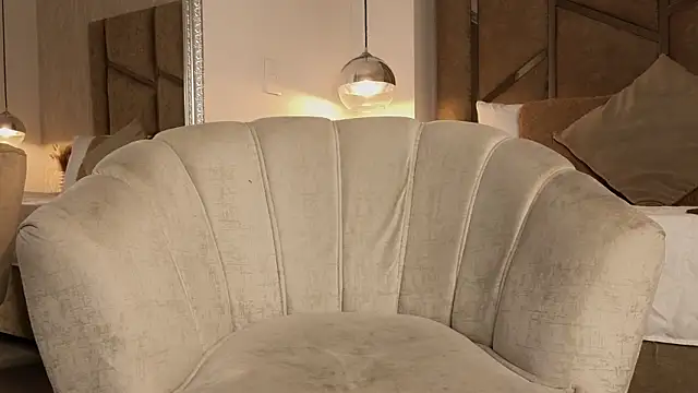 scarlethlux online show from February 20, 4:22 am