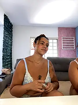 Chloe Leaozinho online show from November 12, 4:49 pm