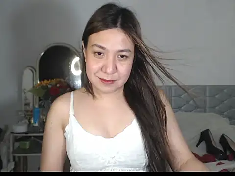 stellahugeX online show from November 28, 5:05 pm