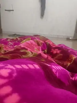 Hot raaani online show from December 15, 8:36 pm