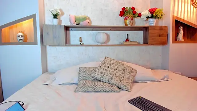 Emilly Beaumont online show from December 21, 1:37 pm