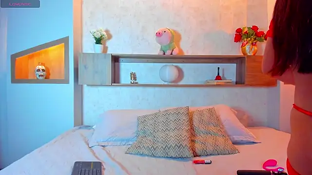 Emilly Beaumont online show from January 13, 1:37 pm