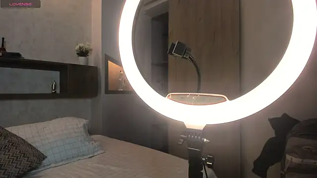 Emilly Beaumont online show from December 2, 12:51 pm