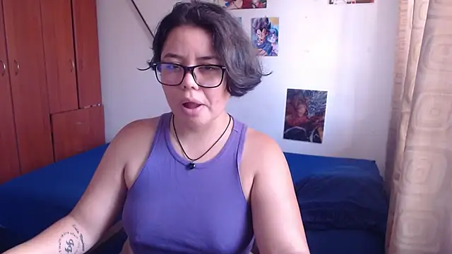 Snapshot of saenz_eymi chatting on October 6, 4:45 pm saenz eymi online show from October 6, 4:45 pm