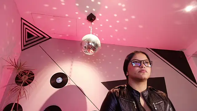 Lilith and Khloe online show from October 22, 11:26 am