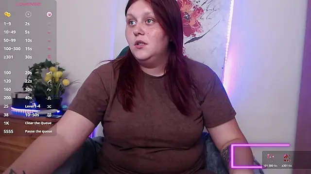Alisawoods  online show from June 25, 12:40 pm