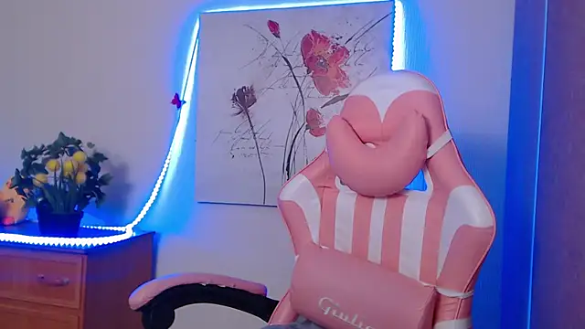 Alisawoods  online show from May 7, 1:26 pm
