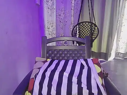 Naina 007 online show from November 28, 7:00 am