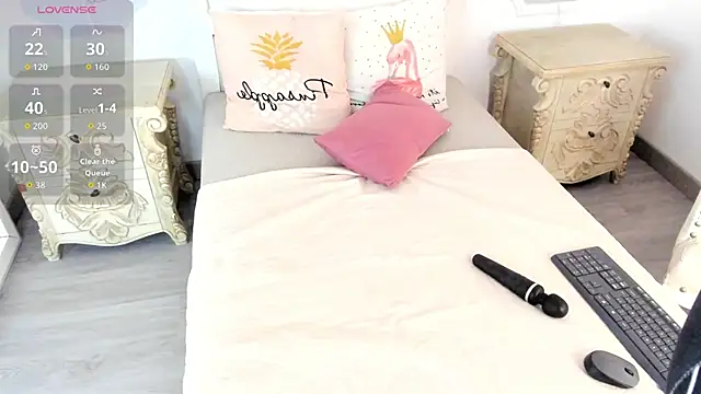 MeganStar   online show from November 7, 12:00 pm