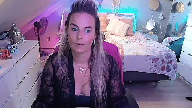 Mrs-Aurora online show from April 29, 6:13 pm