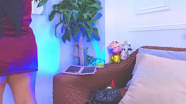 Daisy Price online show from July 10, 10:59 am