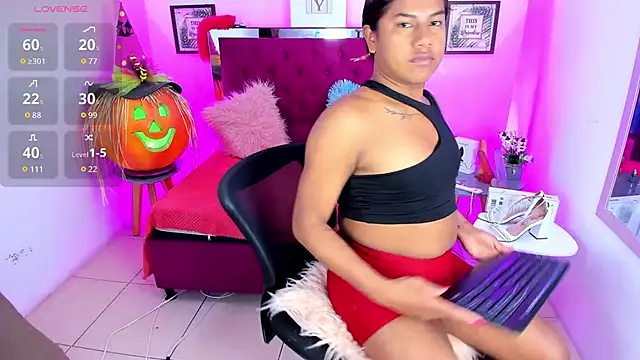 Snapshot of Khloee_f_w chatting on October 6, 4:01 pm Khloee f w online show from October 6, 4:01 pm