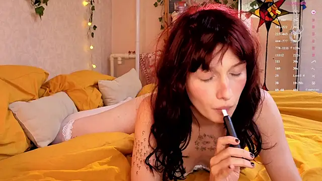 LeelooYolo online show from June 19, 6:22 pm