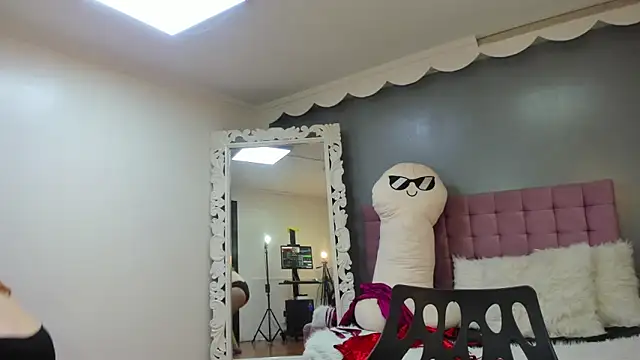 Tammy parker  online show from October 31, 6:04 am