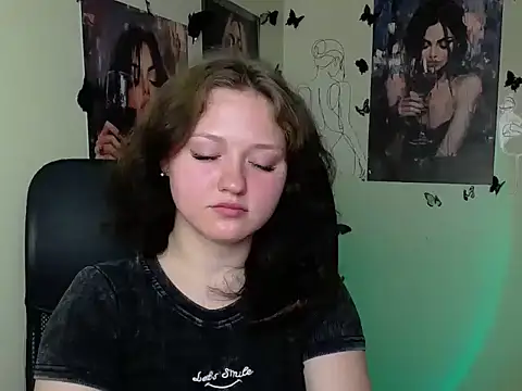 LadyAlice  online show from June 27, 6:36 am