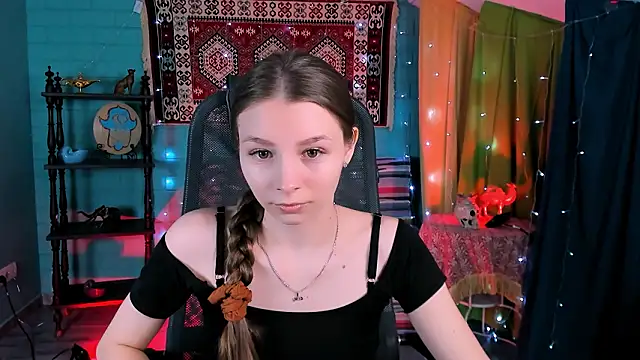 JulieDaniel online show from February 3, 8:08 am