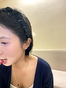 Snapshot of Lil-Gi chatting on October 1, 3:28 pm Lil-Gi online show from October 1, 3:28 pm
