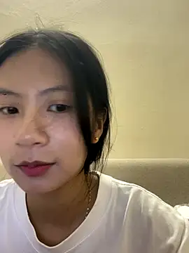 Snapshot of Lil-Gi chatting on October 20, 3:37 pm Lil-Gi online show from October 20, 3:37 pm