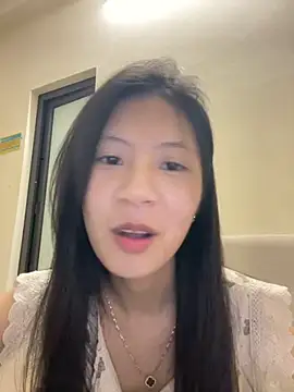 Snapshot of Lil-Gi chatting on October 2, 4:12 pm Lil-Gi online show from October 2, 4:12 pm