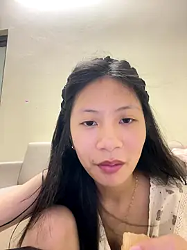 Snapshot of Lil-Gi chatting on October 10, 3:17 pm Lil-Gi online show from October 10, 3:17 pm
