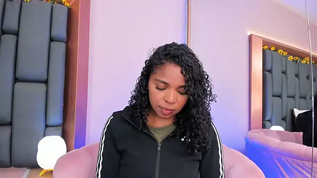 LisaMendez online show from November 19, 1:05 am