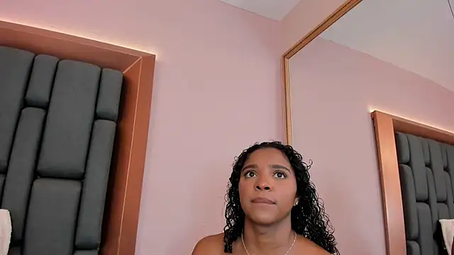 Snapshot of LisaMendez chatting on September 19, 3:49 am LisaMendez online show from September 19, 3:49 am