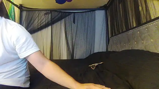 Lola BugsBunny online show from October 30, 7:04 pm