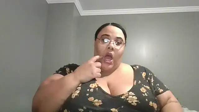 SexyBBW10790 online show from May 1, 11:30 pm