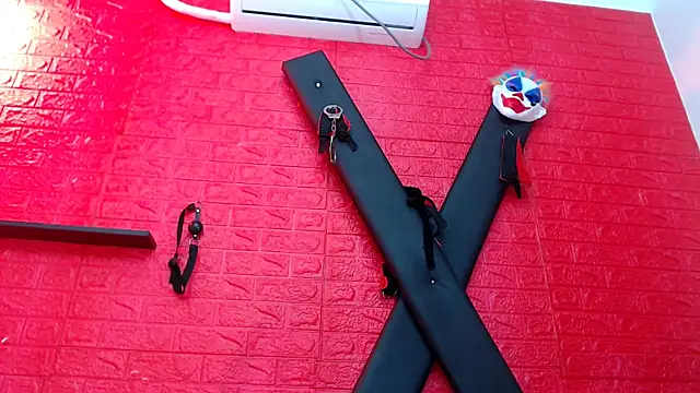 bdsmforever18 online show from August 4, 1:33 am