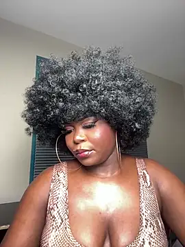 WomanNextdoor1 online show from April 23, 11:39 am