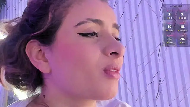 Naomy tay1 online show from June 28, 3:46 am