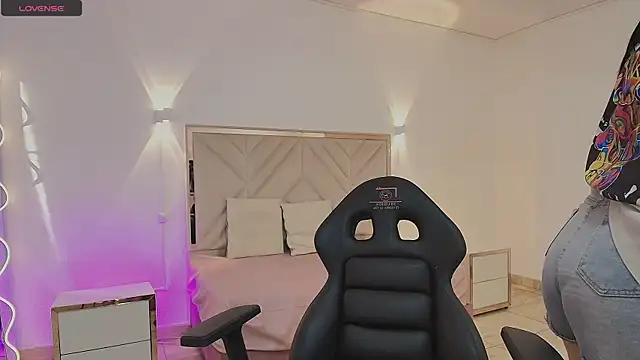 Violet tay1 online show from October 19, 11:45 am