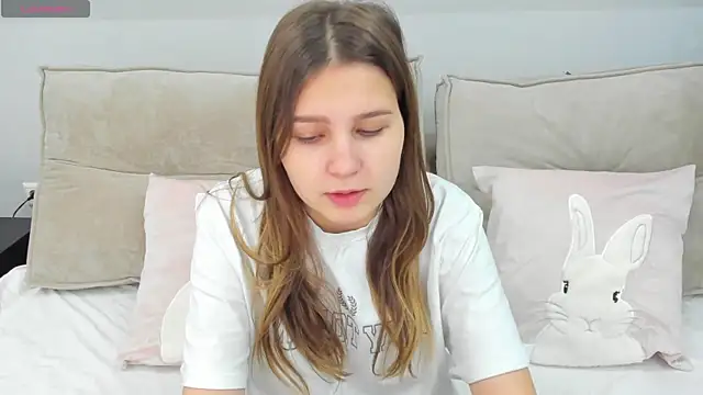Snapshot of Elle_Ellise chatting on October 6, 1:00 am Elle Ellise online show from October 6, 1:00 am
