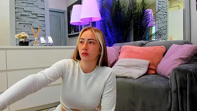 Reina Cummings online show from April 30, 6:29 am