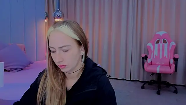 Reina Cummings online show from November 10, 7:25 am