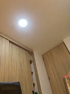 NIQUEILLA8 online show from July 17, 12:26 am
