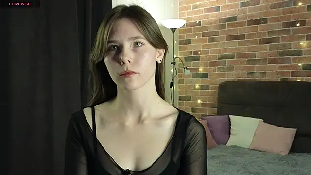 Snapshot of EmiliDen chatting on October 16, 5:15 pm EmiliDen online show from October 16, 5:15 pm